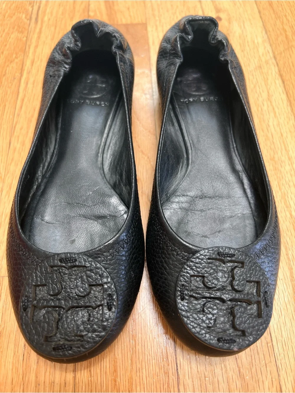 Tory Burch Reva Black Leather Ballet Flats Size 6 Logo Medallion w/ box